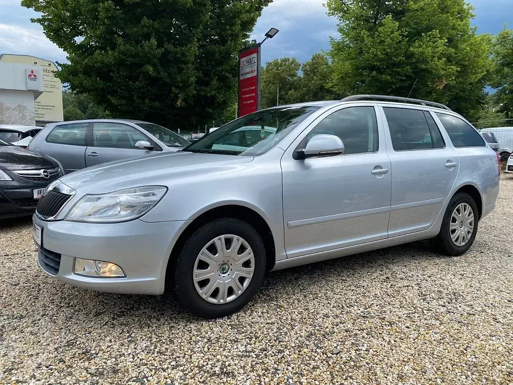 Gebraucht Skoda Octavia Ambiente 122 PS (89 kW) 2010 Silber Kombi