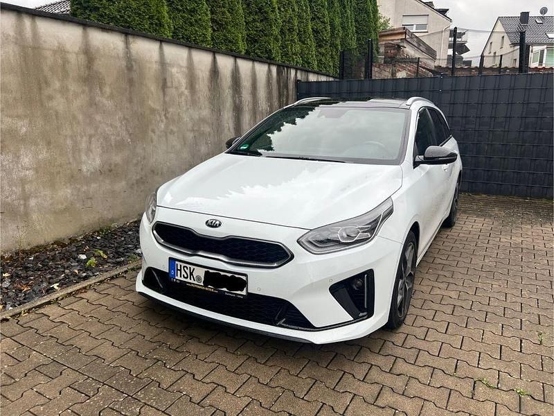 Weiß Gebraucht 2021 Kia Ceed Sportswagon GT-Line Kombi | 16.590 € (Guter Preis) - Bild 1/4