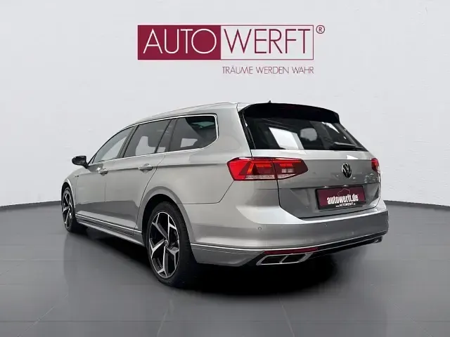 Gebraucht VW Passat R-line 150 PS (110 kW) 2024 Silber Kombi