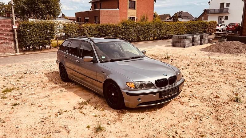 Grau Gebraucht 2004 BMW 318 Kombi | 1.400 € (Fairer Preis) - Bild 1/3