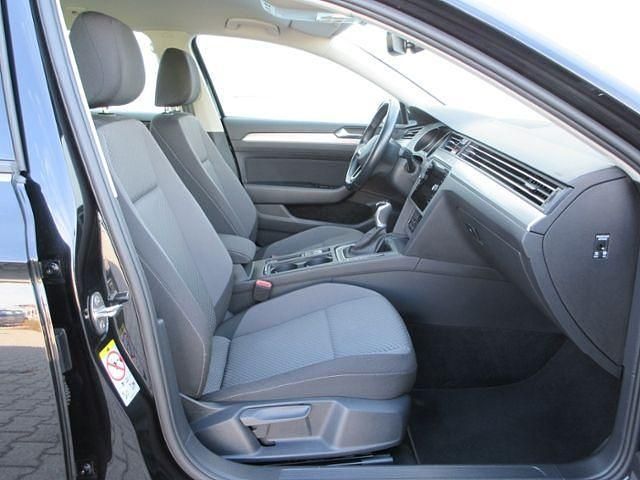 Gebraucht VW Passat Conceptline 150 PS (110 kW) 2022 Schwarz Kombi