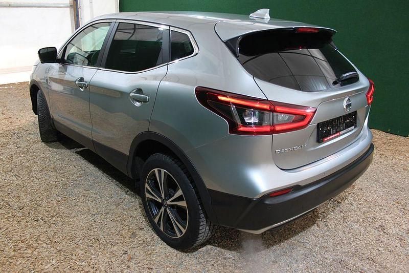 Gebraucht Nissan Qashqai N-Connecta 116 PS (85 kW) 2018 Silber SUV