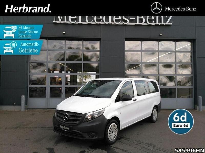 Weiß Gebraucht 2021 Mercedes Vito Van / Kleinbus | 30.928 € (Teuer) - Bild 1/4