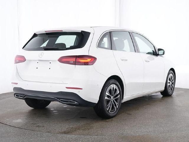Unilack polarweiß Gebraucht 2024 Mercedes B200 Van / Kleinbus | 31.400 € (Etwas zu teuer) - Bild 1/4