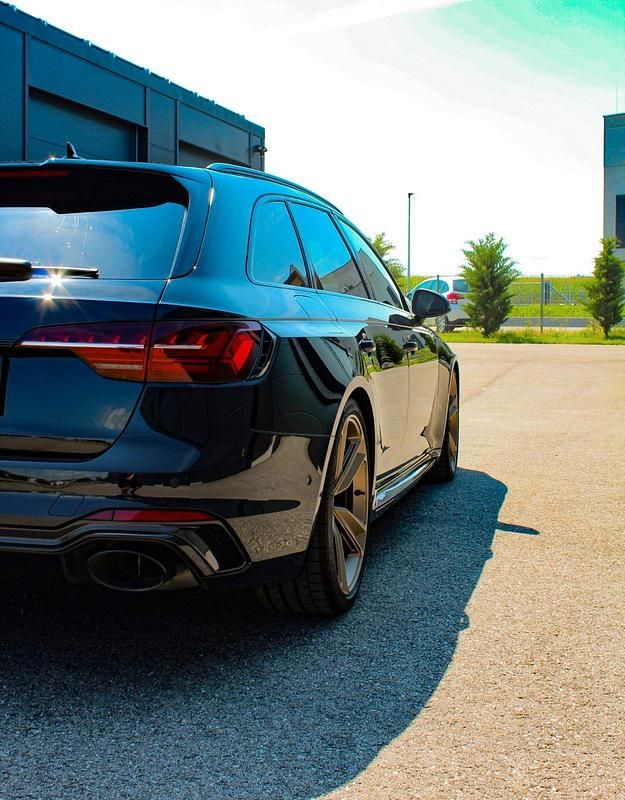 Gebraucht Audi RS4 Design 450 PS (330 kW) 2022 Schwarz Kombi