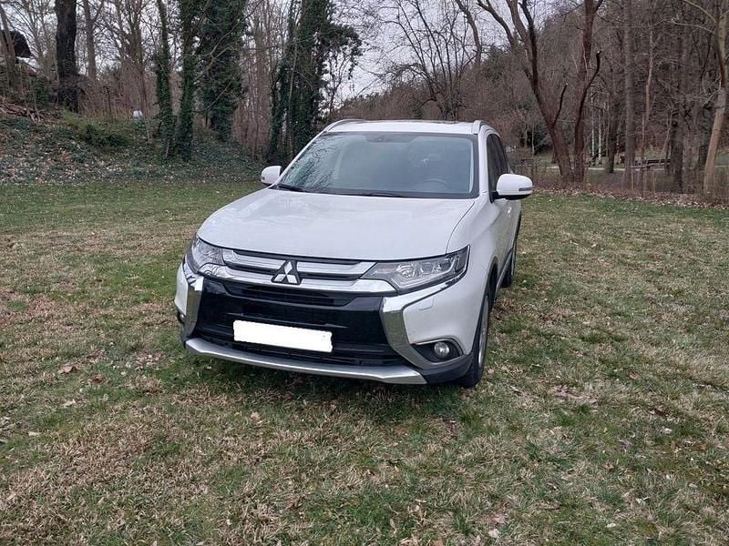 Używany Mitsubishi Outlander 150 KM (110 kW) 2016 Biały SUV