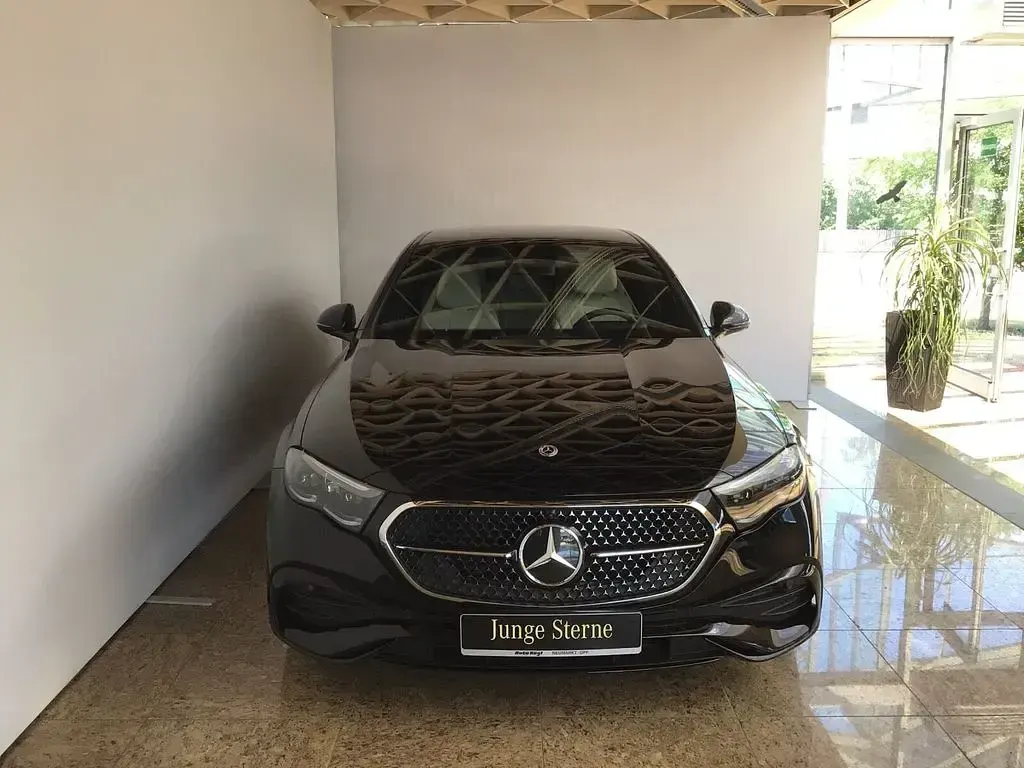 Gebraucht Mercedes E220 AMG Line Premium 197 PS (144 kW) 2025 Lack obsidianschwarz Limousine