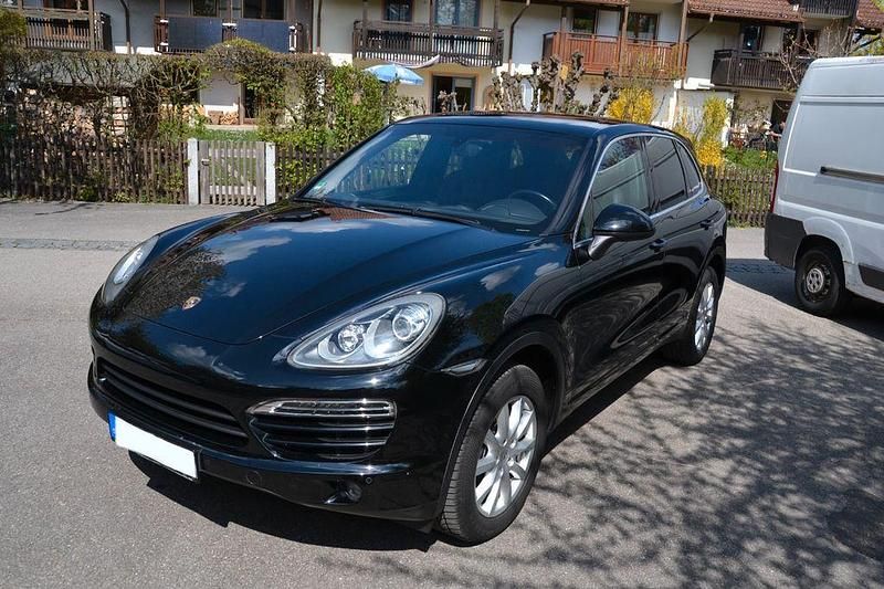 Second-hand Porsche Cayenne 245 CP (180 kW) 2012 Negru SUV