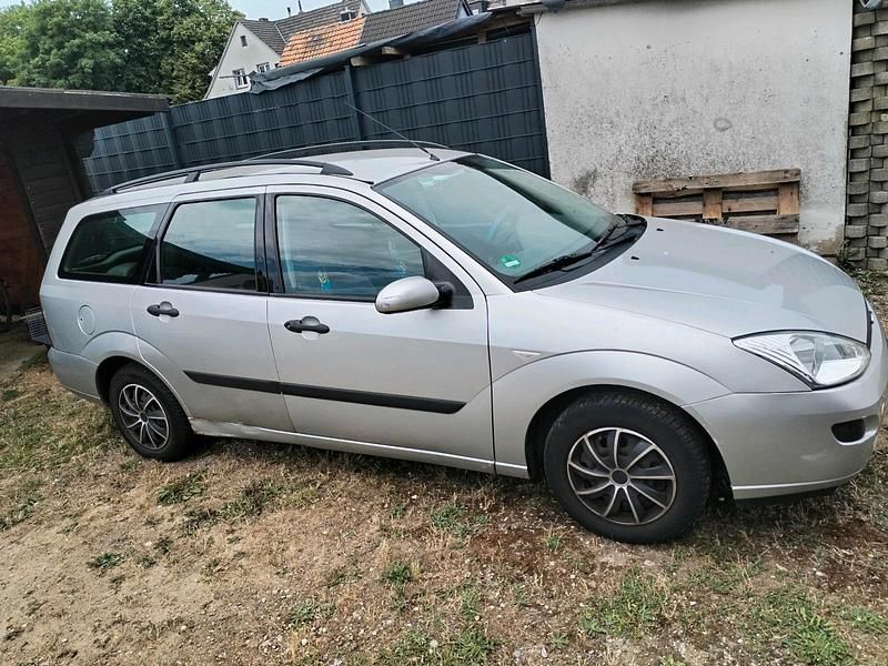 Silber Gebraucht 2000 Ford Focus Kombi | 500 € - Bild 1/4