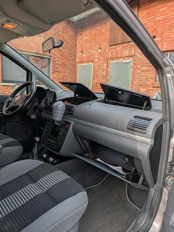 Gebraucht VW Sharan 140 PS (102 kW) 2009 Grau Van / Kleinbus