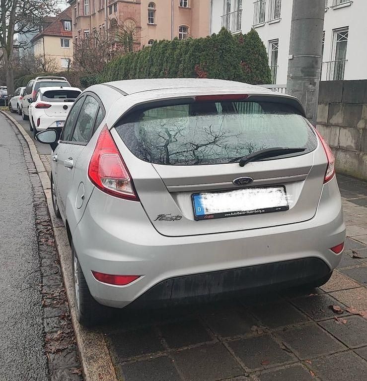 Gebraucht Ford Fiesta 82 PS (60 kW) 2014 Silber Kleinwagen