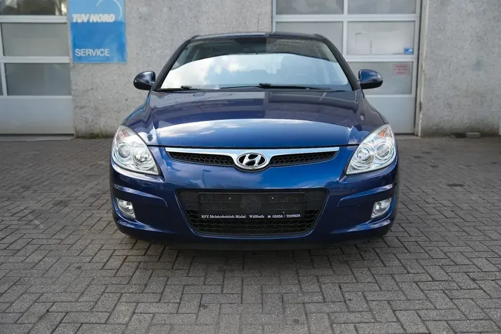 Gebraucht Hyundai i30 Comfort 109 PS (80 kW) 2007 Blau Kleinwagen