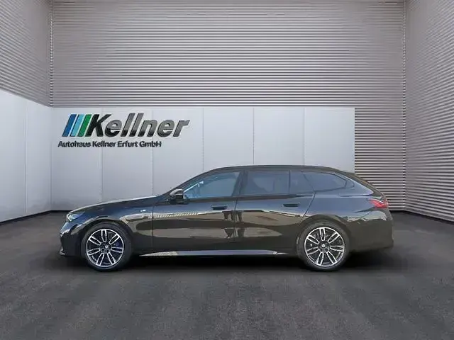 Gebraucht BMW 520 M Sport 197 PS (144 kW) 2024 Schwarz Limousine
