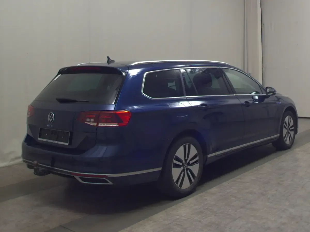Gebraucht VW Passat GTI 218 PS (160 kW) 2021 Aquamarinblau metallic Kombi
