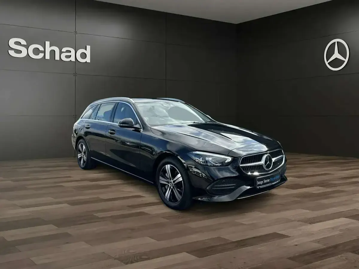 Gebraucht Mercedes C300e Avantgarde 204 PS (150 kW) 2024 Unilack schwarz uni Kombi