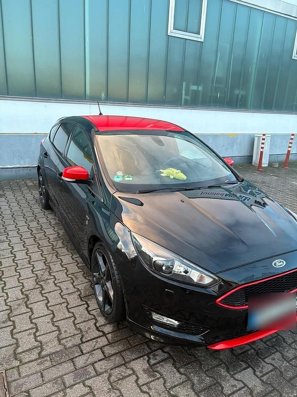 Second-hand Ford Focus ST-Line 150 CP (110 kW) 2017 Negru Berlinǎ