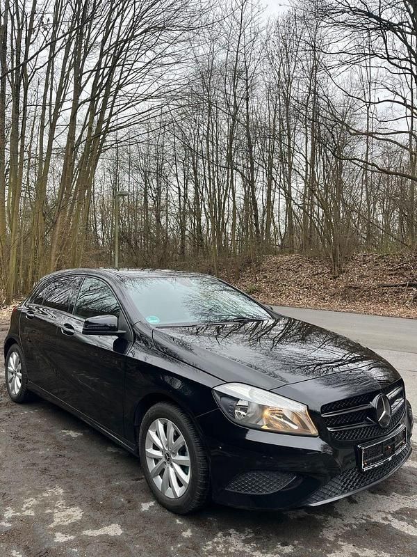 Gebraucht Mercedes A180 109 PS (80 kW) 2012 Schwarz Kleinwagen
