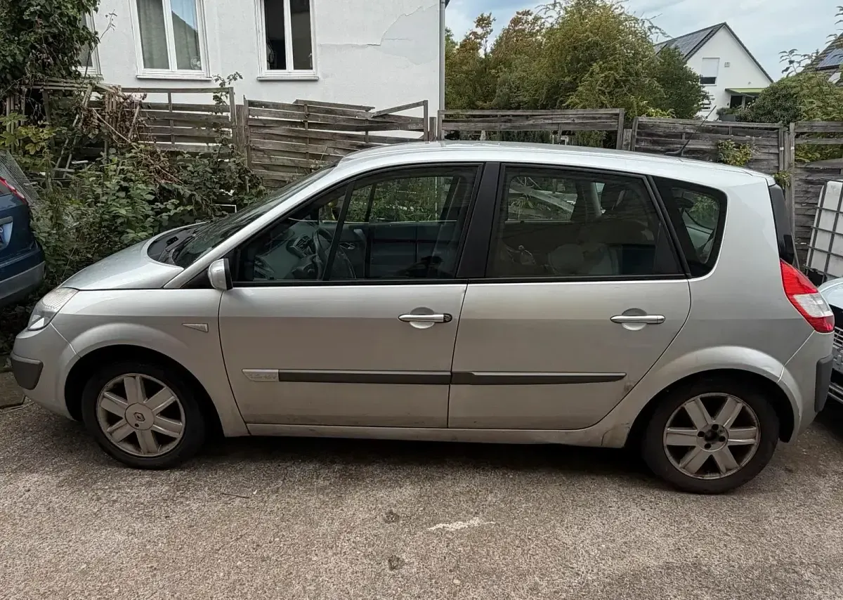 Gebraucht Renault Scénic II 112 PS (82 kW) 2006 Silber Van / Kleinbus