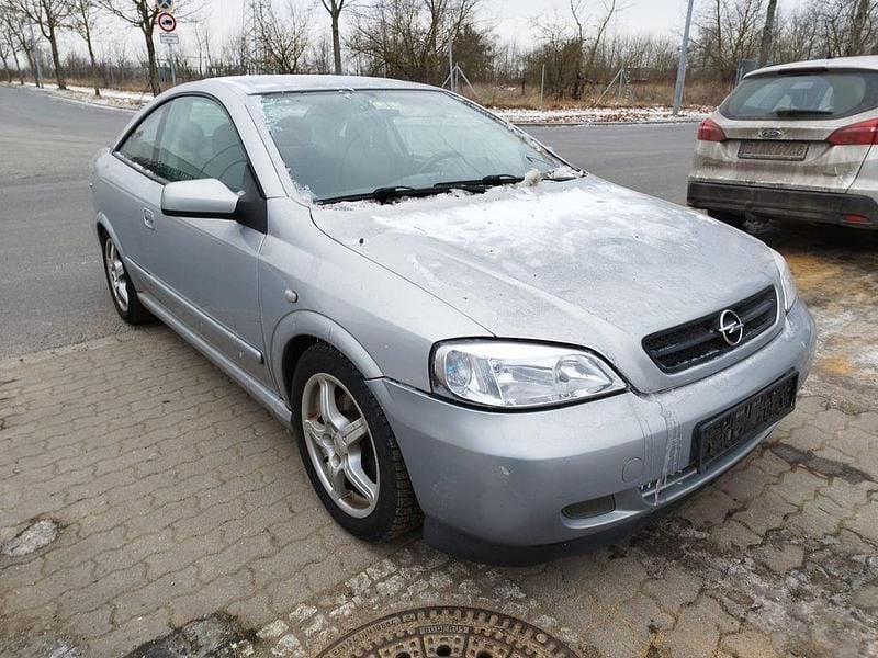 Gebraucht Opel Astra 116 PS (85 kW) 2001 Silber Coupé