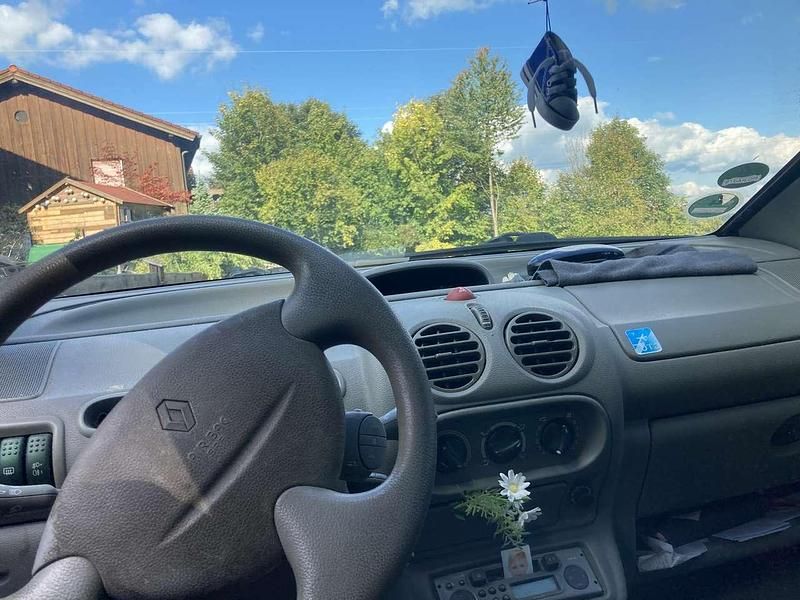 Gebraucht 2001 Renault Twingo Privilege Kleinwagen | 1.500 € (Etwas zu teuer) - Bild 1/4