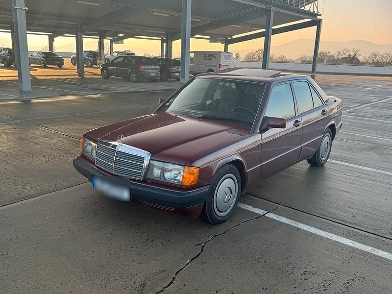 Rot Gebraucht 1991 Mercedes 190 Limousine | 4.200 € - Bild 1/4