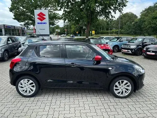 Gebraucht Suzuki Swift Comfort 83 PS (61 kW) 2021 Super black pearl metallic (metallic) Kleinwagen