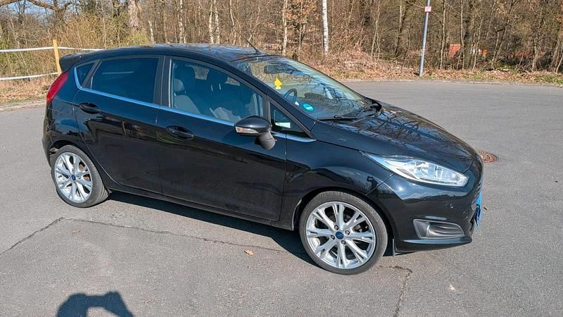 Gebraucht Ford Fiesta Titanium 101 PS (74 kW) 2015 Schwarz Kleinwagen
