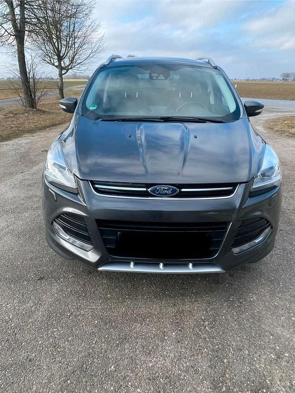 Gebraucht Ford Kuga Titanium 179 PS (131 kW) 2016 Grau SUV