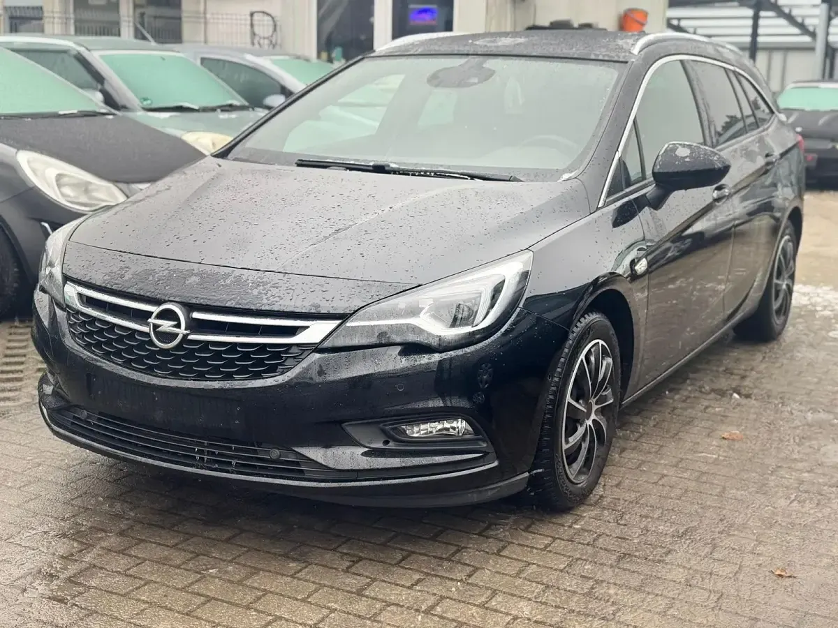 Używany Opel Astra 2018 Czarny Coupe