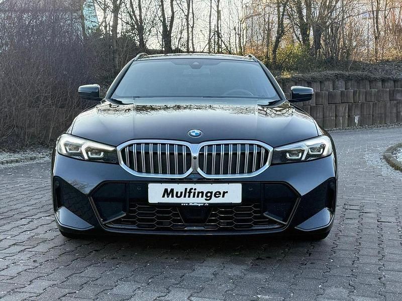 Gebraucht BMW 320 Sport Line 184 PS (135 kW) 2025 Black sapphire (metallic) Kombi
