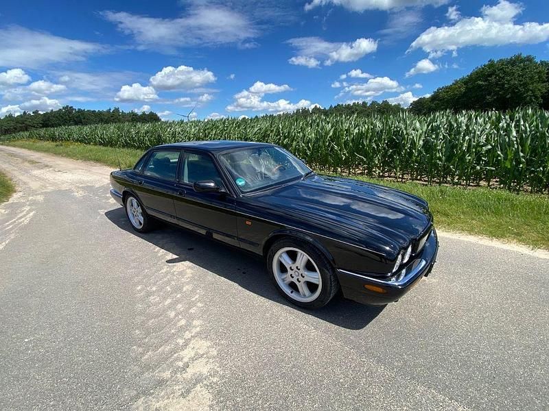 Schwarz Gebraucht 1999 Jaguar XJR Limousine | 17.700 € - Bild 1/4
