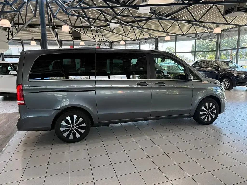 Gebraucht Mercedes V300 Avantgarde 237 PS (174 kW) 2023 Grau Van / Kleinbus