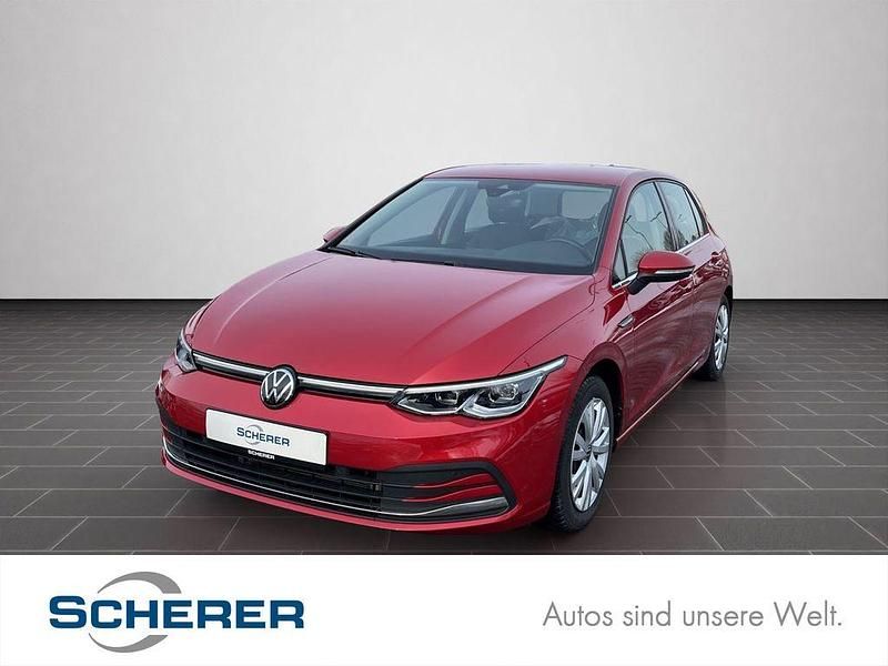 Gebraucht VW Golf VII Style 150 PS (110 kW) 2021 Kings red metallic (metallic) Limousine