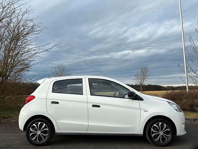 Gebraucht Mitsubishi Space Star Basis 71 PS (52 kW) 2014 Weiß Van / Kleinbus