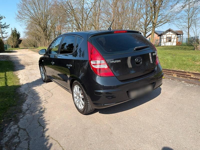 Gebraucht Hyundai i30 109 PS (80 kW) 2009 Schwarz Kleinwagen