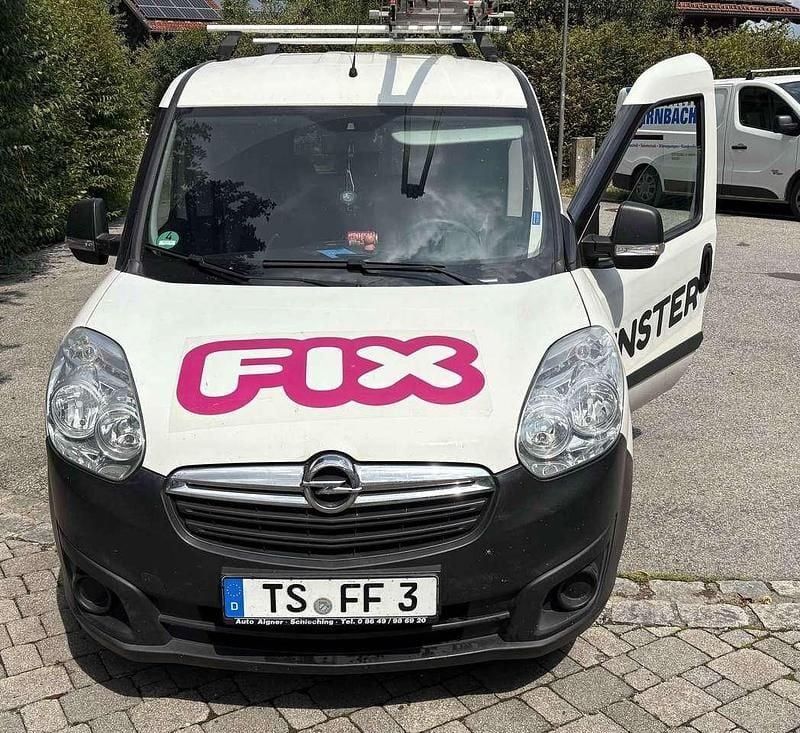 Weiß Gebraucht 2017 Opel Combo Selection Van / Kleinbus | 6.500 € (Guter Preis) - Bild 1/4