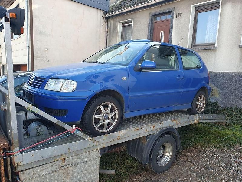 Gebraucht VW Polo Basis 60 PS (44 kW) 2001 Blau Limousine