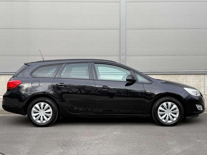 Gebraucht Opel Astra 110 PS (80 kW) 2011 Saphirschwarz mineraleffekt Kombi
