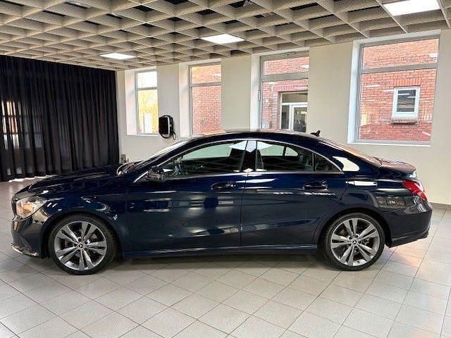 Blau Gebraucht 2017 Mercedes CLA180 Urban Limousine | 17.100 € (Guter Preis) - Bild 1/4