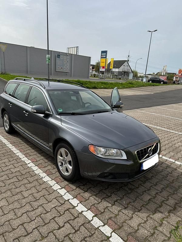 Gebraucht 2010 Volvo V70 Kombi | 9.500 € (Etwas zu teuer) - Bild 1/4