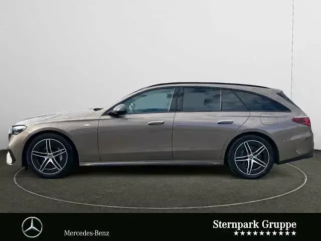 Gebraucht Mercedes E300 AMG 313 PS (230 kW) 2025 Lack samtbraun Kombi