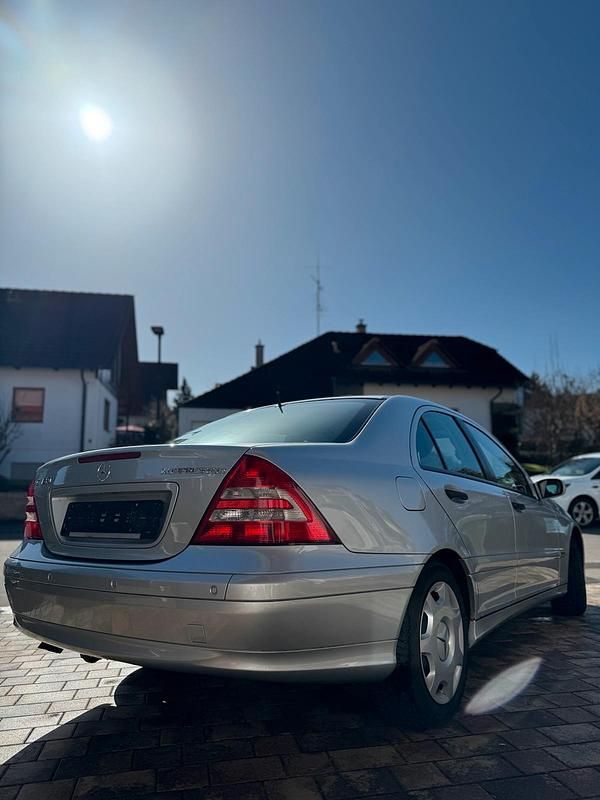 Gebraucht Mercedes C180 143 PS (105 kW) 2005 Silber Limousine