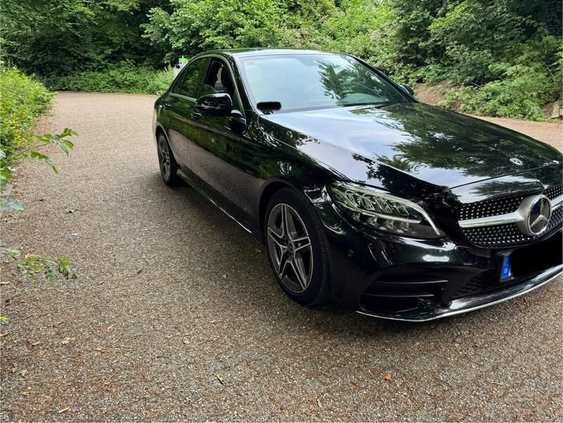 Schwarz Gebraucht 2019 Mercedes C300 AMG line Limousine | 27.000 € (Fairer Preis) - Bild 1/4