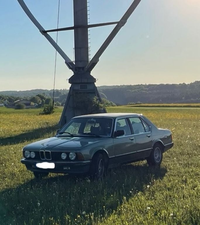 Grün Gebraucht 1985 BMW 732 Basis Limousine | 2.990 € - Bild 1/4