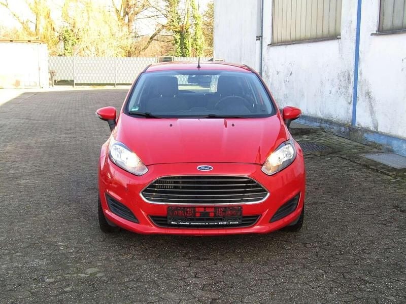 Gebraucht Ford Fiesta Trend 95 PS (69 kW) 2014 Rot Kleinwagen
