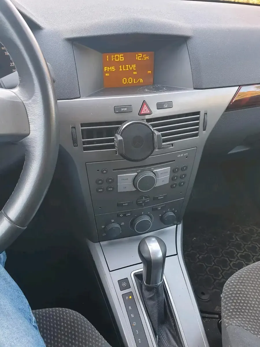 Usata Opel Astra 109 CV (80 kW) 2004 Oro Utilitaria