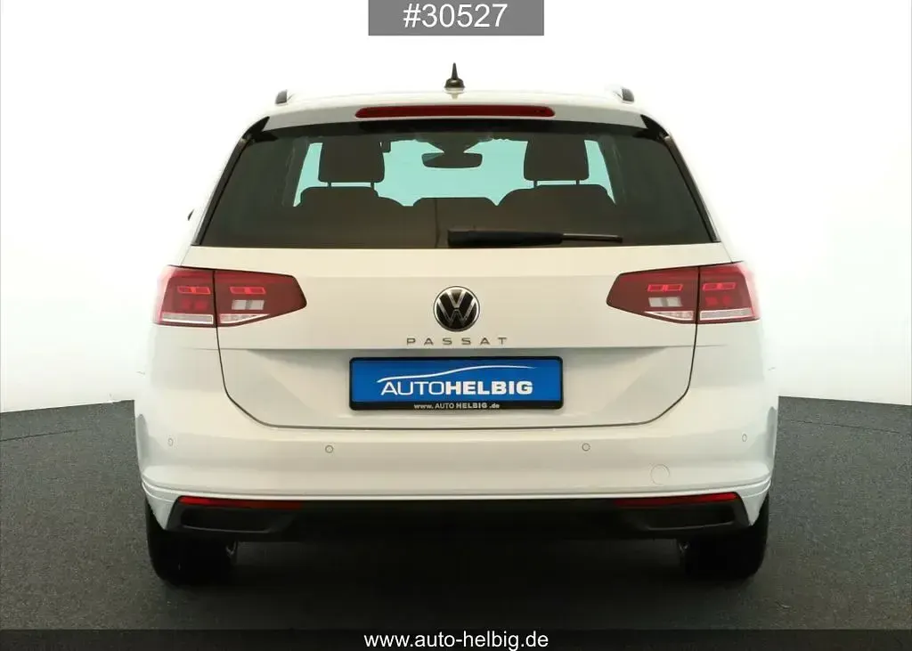 Używany VW Passat 122 KM (89 kW) 2023 Biały Kombi