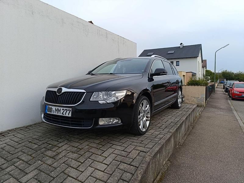 Gebraucht Skoda Superb 160 PS (117 kW) 2010 Schwarz Kombi