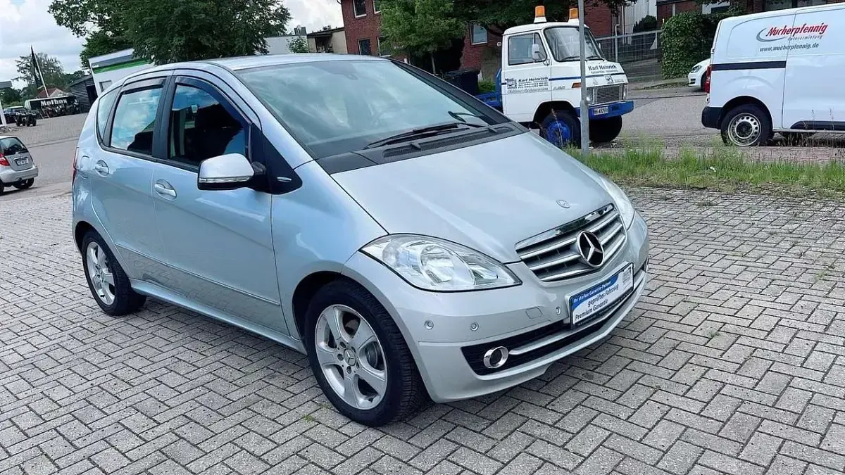 Gebraucht Mercedes A160 Elegance 95 PS (69 kW) 2011 Silber Kleinwagen