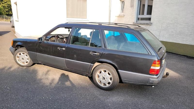 Gebraucht Mercedes 200 118 PS (86 kW) 1992 Grau Kombi